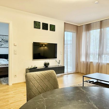 Apartament 10 Minutes To The Center, 2 Minutes To The Metro Wiedeń Zewnętrze zdjęcie